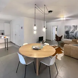 Appartement With Free Covered Parking - Center, Gand